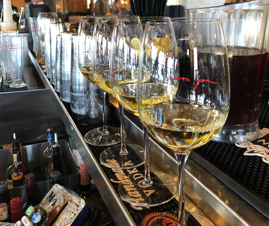 happy_hour_wine_glasses Jake's Bar & Grill